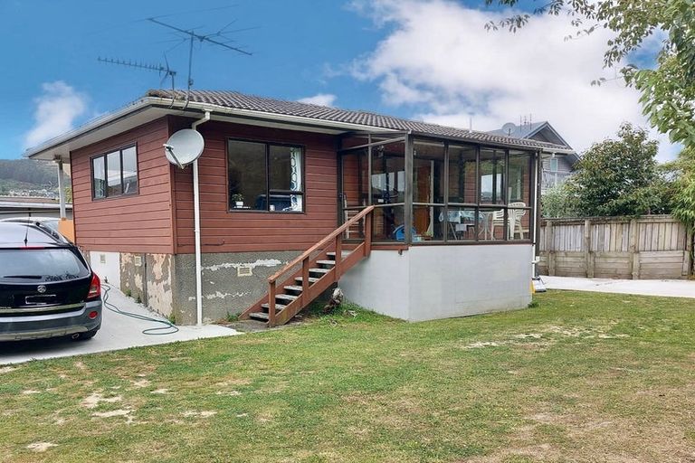 Photo of property in 4a Luckie Street, Tawa, Wellington, 5028