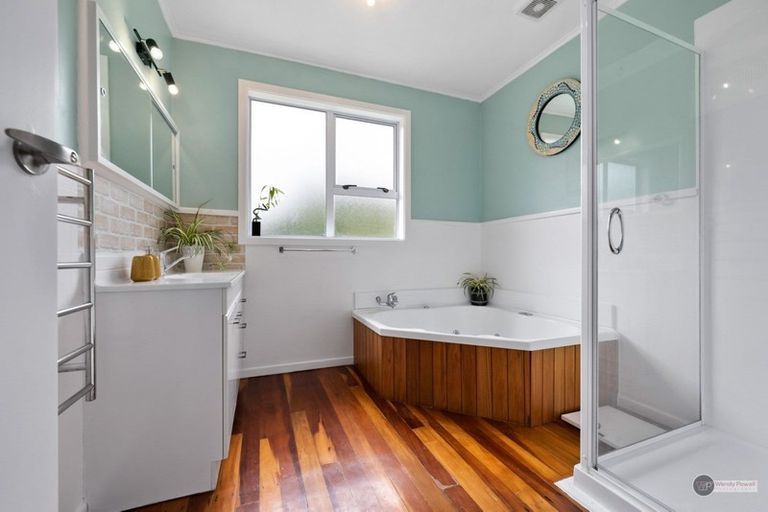 Photo of property in 8 Cedar Street, Maungaraki, Lower Hutt, 5010