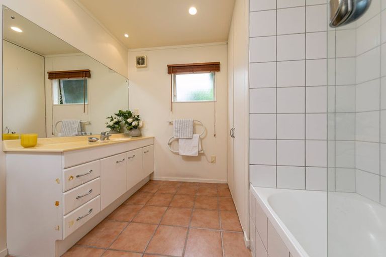 Photo of property in 2/2 Evan Street, Belmont, Auckland, 0622