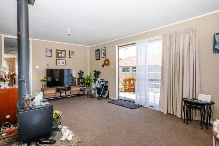 Photo of property in 17 Burns Street, Dannevirke, 4930