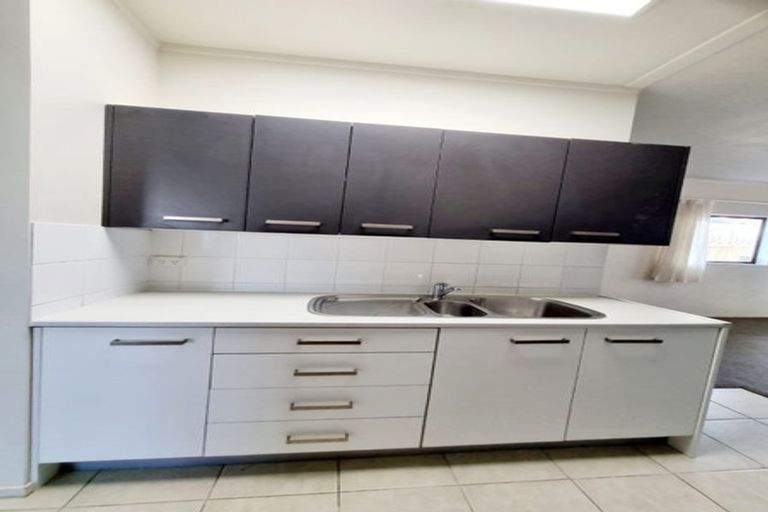 Photo of property in 8 Park Estate Road, Rosehill, Papakura, 2113