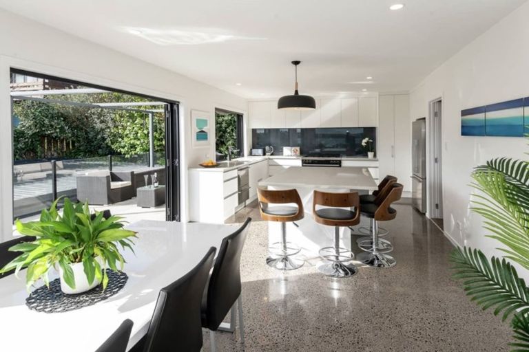 Photo of property in 64a Hattaway Avenue, Bucklands Beach, Auckland, 2012