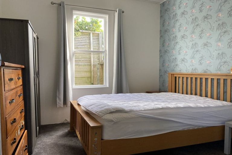 Photo of property in 15 Connaught Terrace, Brooklyn, Wellington, 6021