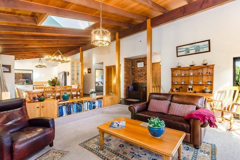 Photo of property in 1 Manu Grove, Waikanae, 5036