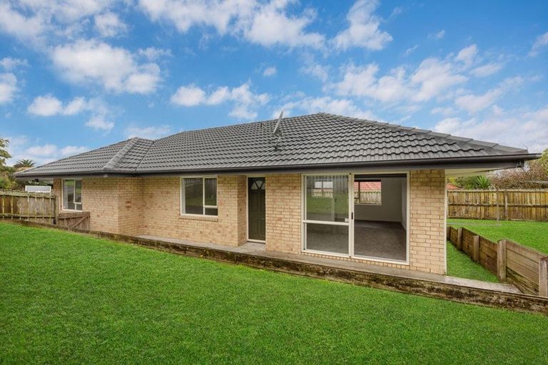 Photo of property in 17 Cretian Crescent, Henderson, Auckland, 0612