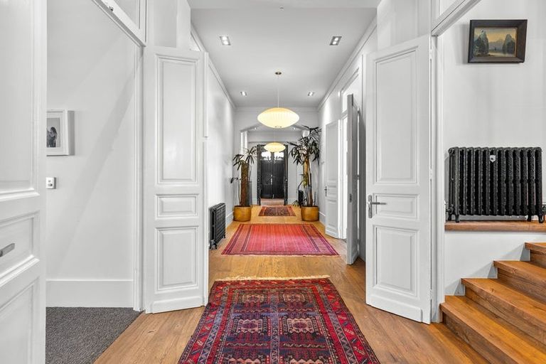 Photo of property in 29 Queen Street, New Plymouth, 4310