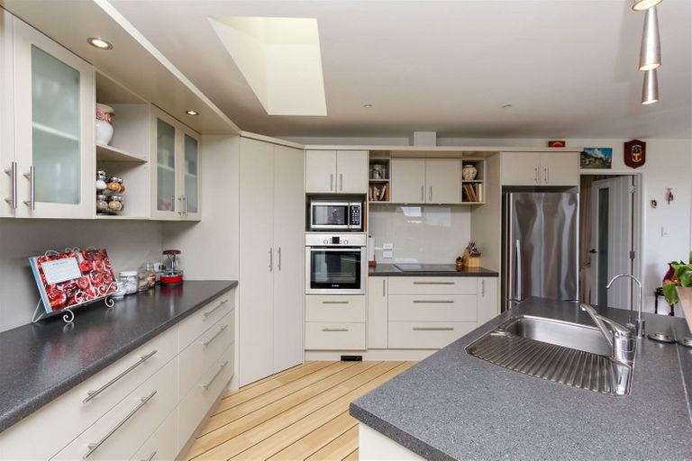 Photo of property in 8 Sampson Avenue, Waiwhakaiho, New Plymouth, 4312