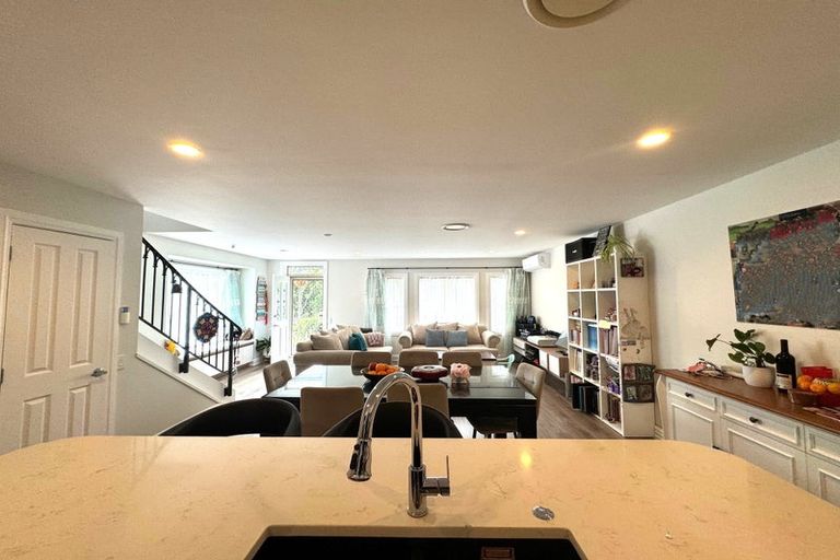 Photo of property in 2 Leneford Drive, East Tamaki, Auckland, 2013