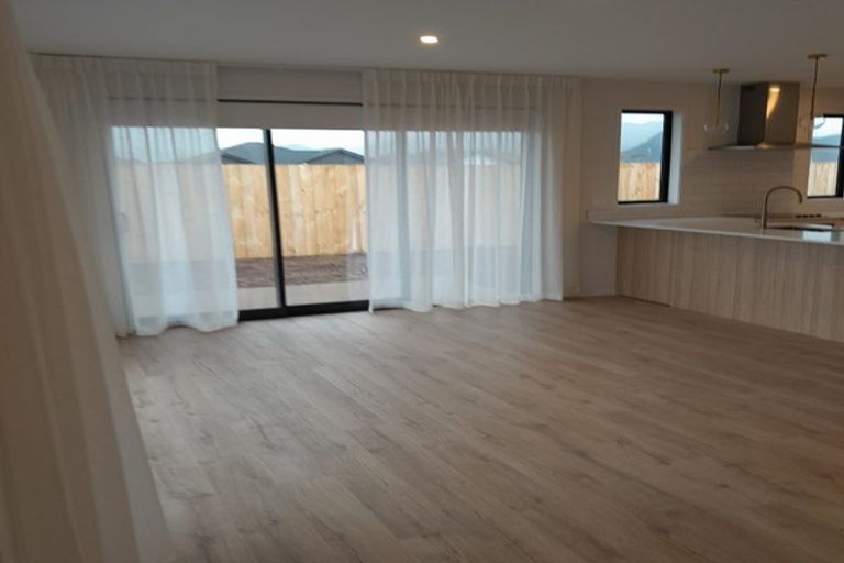 Photo of property in 112 Kaurinui Crescent, One Tree Point, 0118