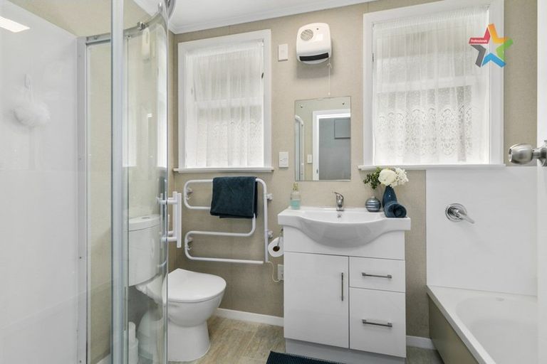 Photo of property in 146 George Street, Stokes Valley, Lower Hutt, 5019