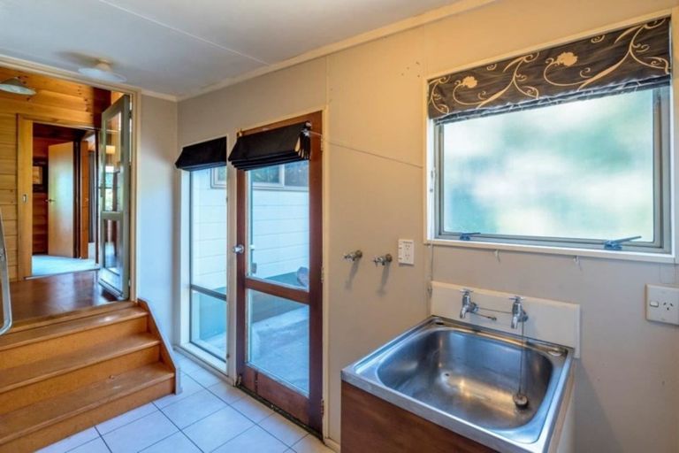 Photo of property in 30 Field Way, Waikanae Beach, Waikanae, 5036