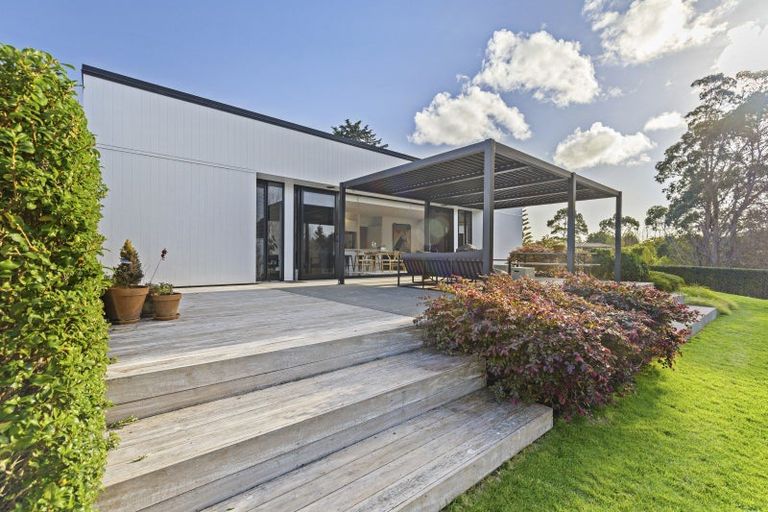 Photo of property in 111 Polson Hill Drive, Aokautere, Palmerston North, 4471