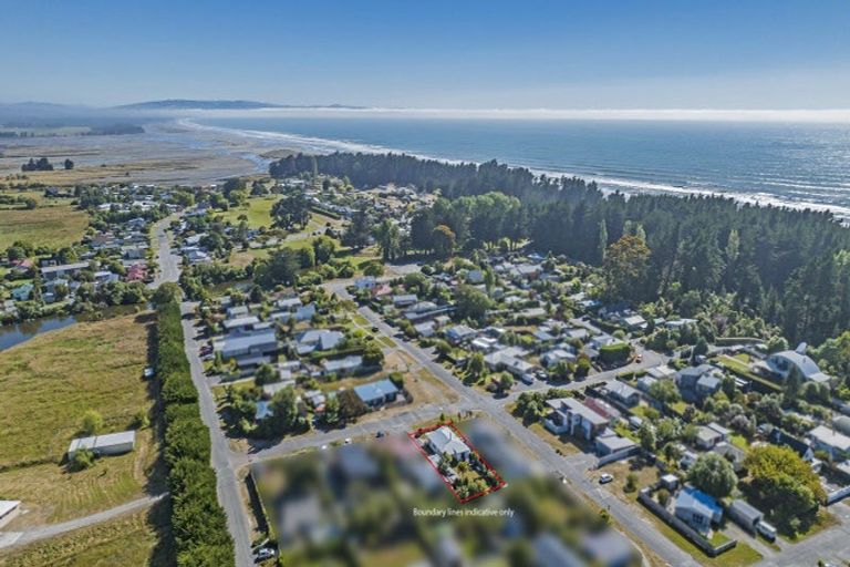 Photo of property in 25 Cross Street, Waikuku Beach, 7473