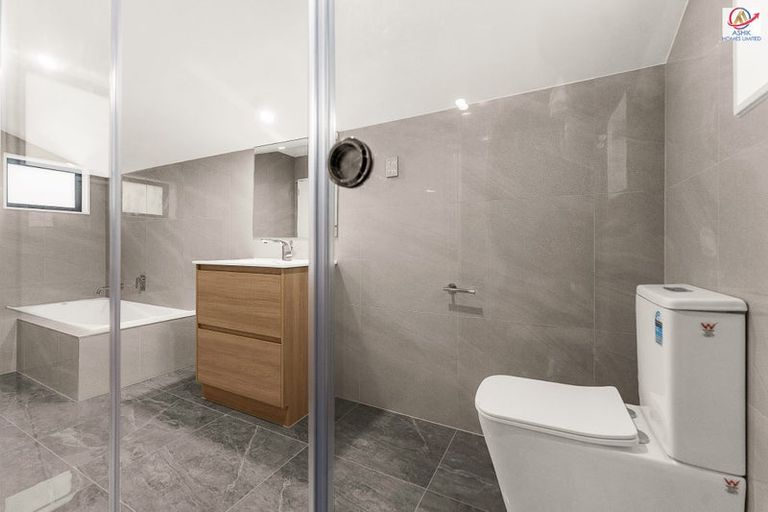 Photo of property in 11 Mcinnes Road, Weymouth, Auckland, 2103