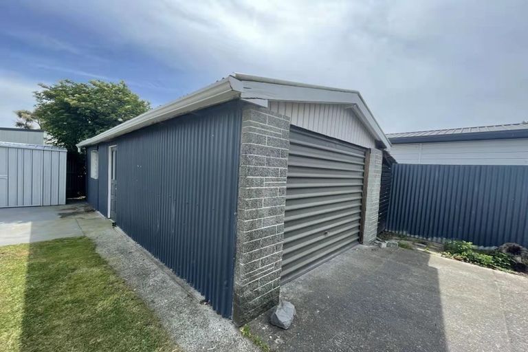 Photo of property in 21 Glenora Place, Hornby, Christchurch, 8042