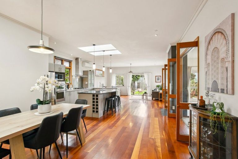 Photo of property in 43 Darlington Road, Miramar, Wellington, 6022