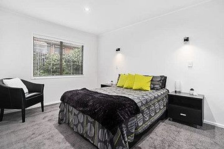 Photo of property in 2/303a Great North Road, Henderson, Auckland, 0612