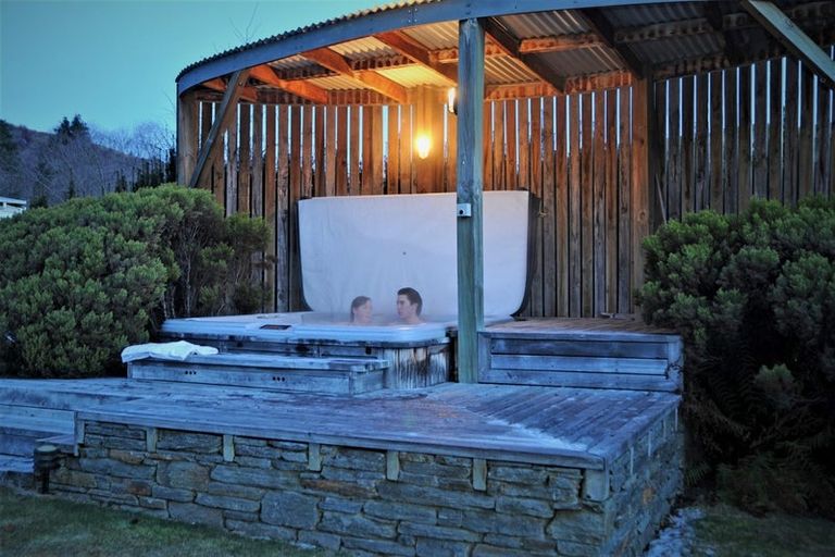 Photo of property in 760 Malaghans Road, Speargrass Flat, Queenstown, 9371