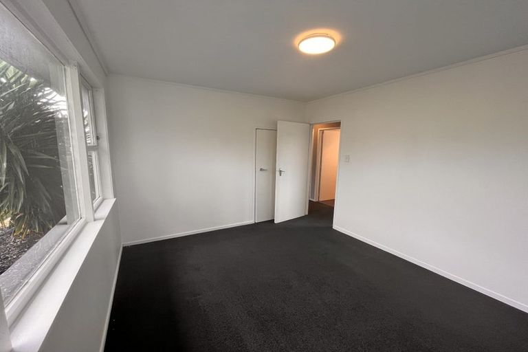 Photo of property in 5 Universal Drive, Henderson, Auckland, 0610