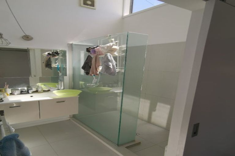 Photo of property in 52 Grenada Avenue, Forrest Hill, Auckland, 0620