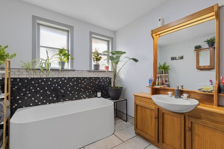 Photo of property in 28 Tyne Street, Roslyn, Palmerston North, 4414