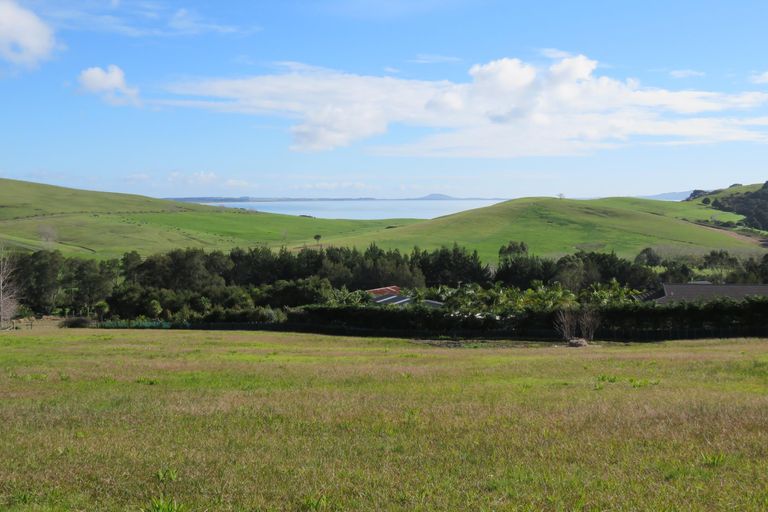 Photo of property in 18 Taipa View Road, Taipa, 0483