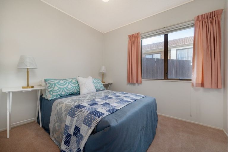 Photo of property in 2/77 Aberfeldy Avenue, Highland Park, Auckland, 2010