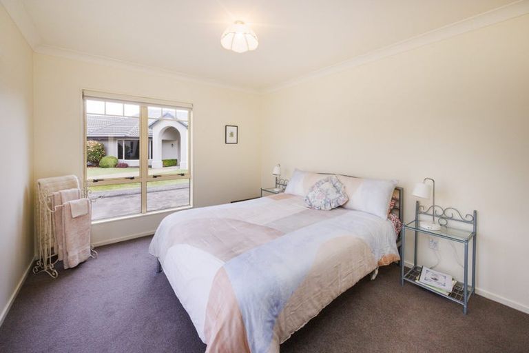 Photo of property in 5 Fountain Court, Palmerston North, 4410