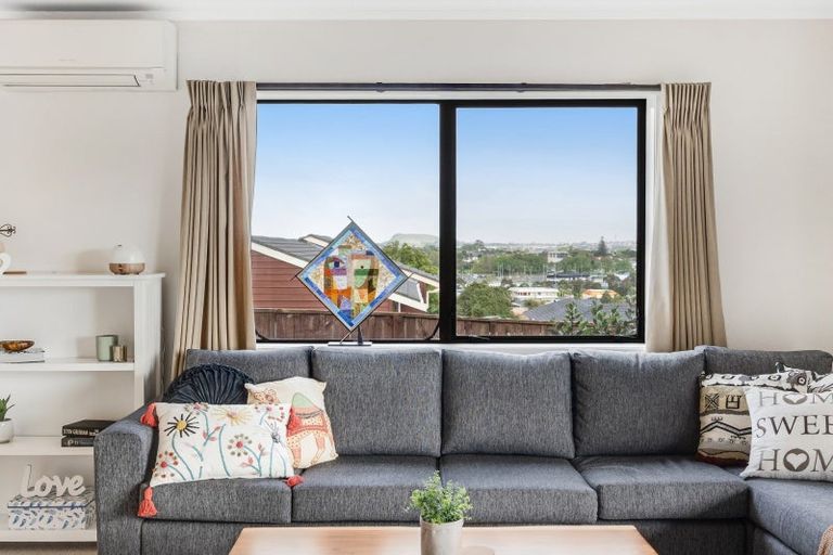 Photo of property in 2/42 Cromdale Avenue, Highland Park, Auckland, 2010