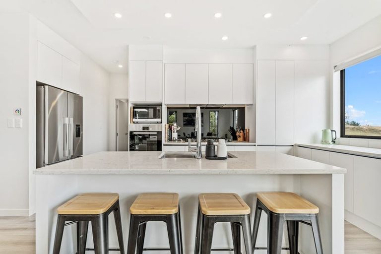 Photo of property in 36 Resolution Drive, Gulf Harbour, Whangaparaoa, 0930