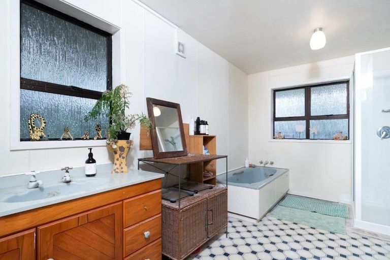 Photo of property in 215 Nixon Road, Taupaki, Henderson, 0782