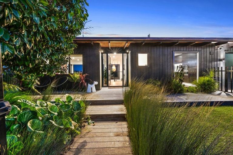 Photo of property in 175 Sandspit Road, Shelly Park, Auckland, 2014