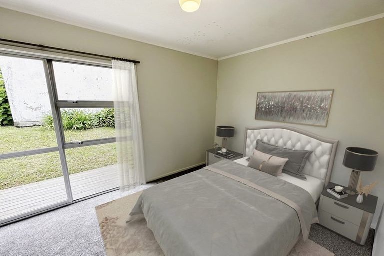 Photo of property in 4/23 Luckens Road, West Harbour, Auckland, 0618