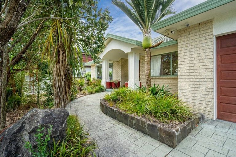 Photo of property in 27 Hogarth Rise, West Harbour, Auckland, 0618