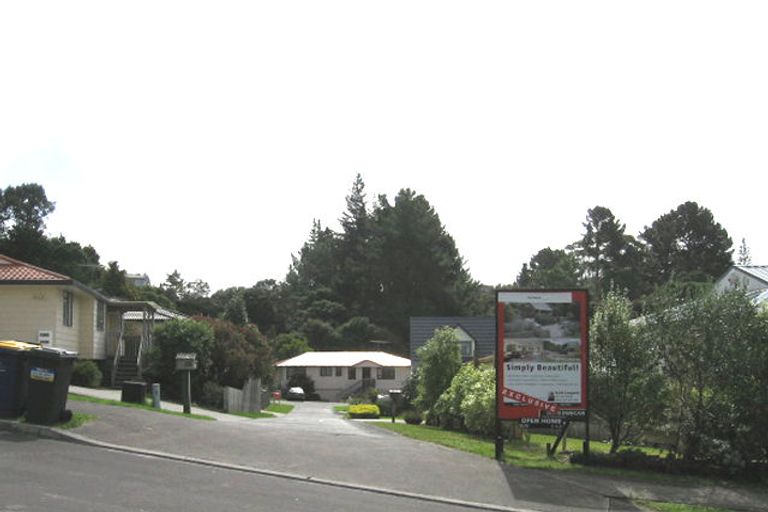 Photo of property in 17b Carillon Place, Massey, Auckland, 0614