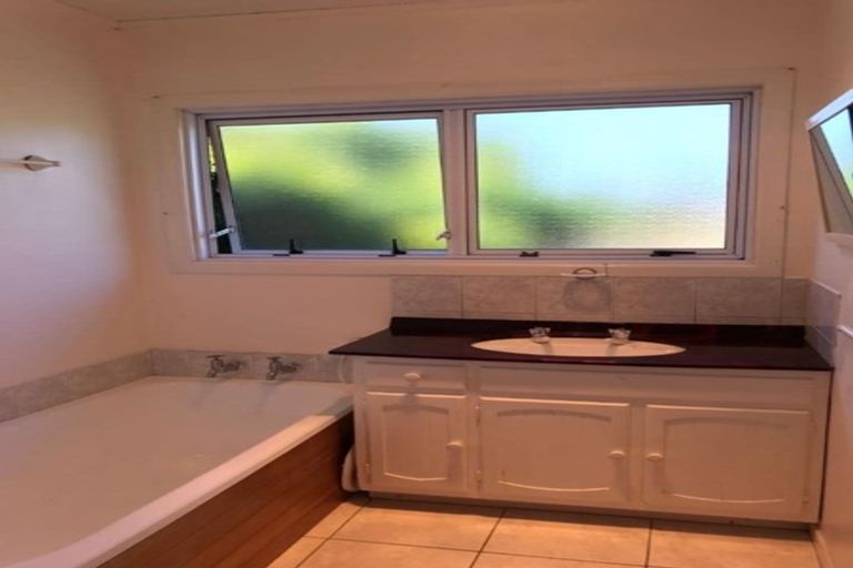 Photo of property in 30 William Souter Street, Forrest Hill, Auckland, 0620