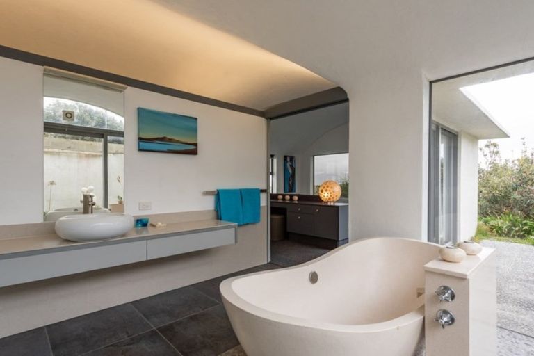 Photo of property in Solemer Beach House, 80 Paetawa Road, Peka Peka, Waikanae, 5391