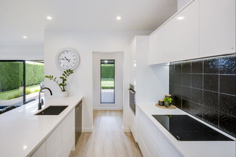 Photo of property in 16 Napier Street, Jervoistown, Napier, 4112