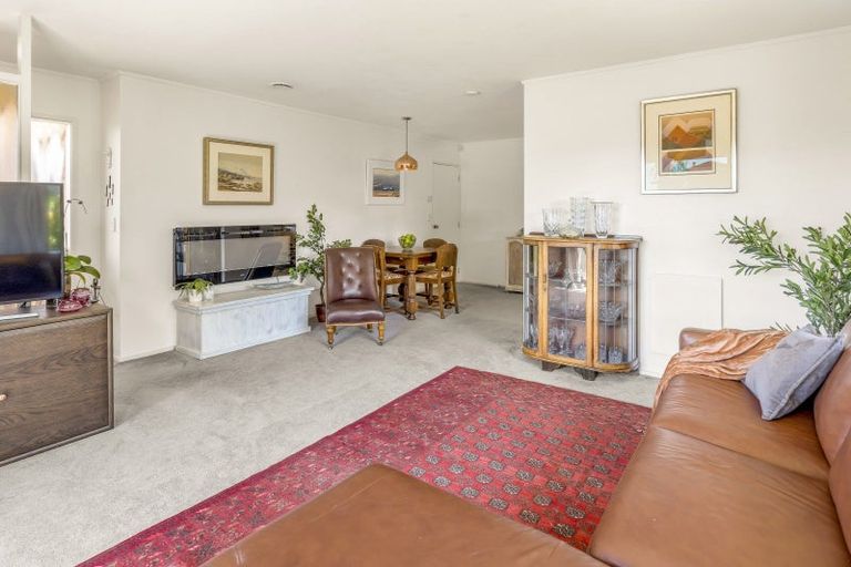 Photo of property in 1/1 Pickwick Parade, Mellons Bay, Auckland, 2014