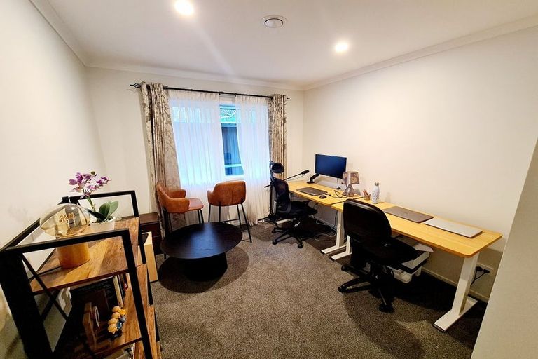 Photo of property in 19 Mooring Close, Whitby, Porirua, 5024