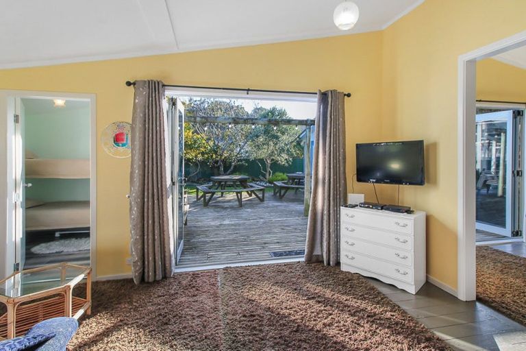 Photo of property in 2 Hennessy Street East, Foxton Beach, Foxton, 4815