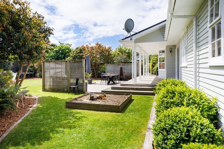 Photo of property in 4 Chilton Grove, Hokowhitu, Palmerston North, 4410