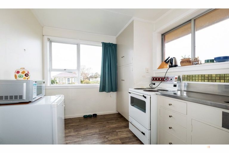 Photo of property in 1 Oxford Street, Waimate, 7924