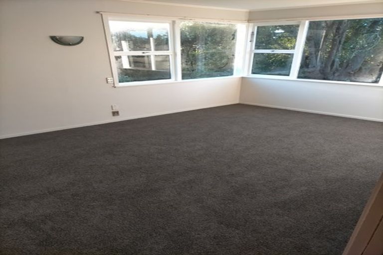 Photo of property in 22 Raymond Terrace, Northcote, Auckland, 0627