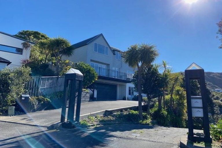 Photo of property in 16 Cavalry Close, Crofton Downs, Wellington, 6035