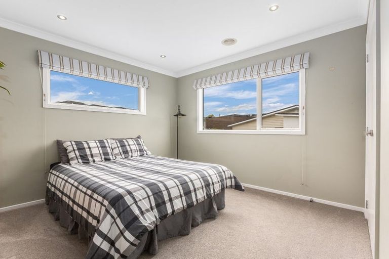 Photo of property in 15 Sumner Terrace, Aotea, Porirua, 5024