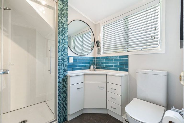 Photo of property in 1/12 Ballini Rise, West Harbour, Auckland, 0618