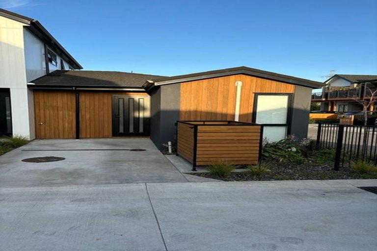 Photo of property in 1 Awakeri Street, Kumeu, 0810