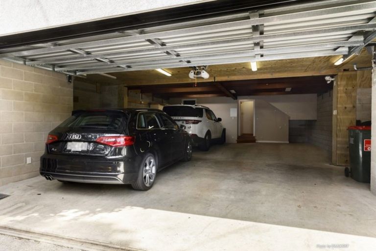 Photo of property in 18 North Terrace, Kelburn, Wellington, 6012