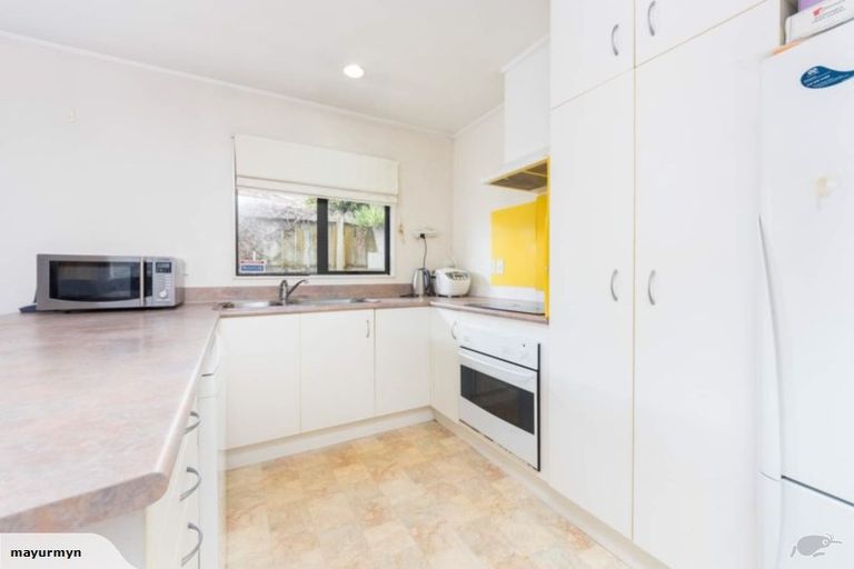 Photo of property in 15 Frank Bunce Grove, Flat Bush, Auckland, 2019